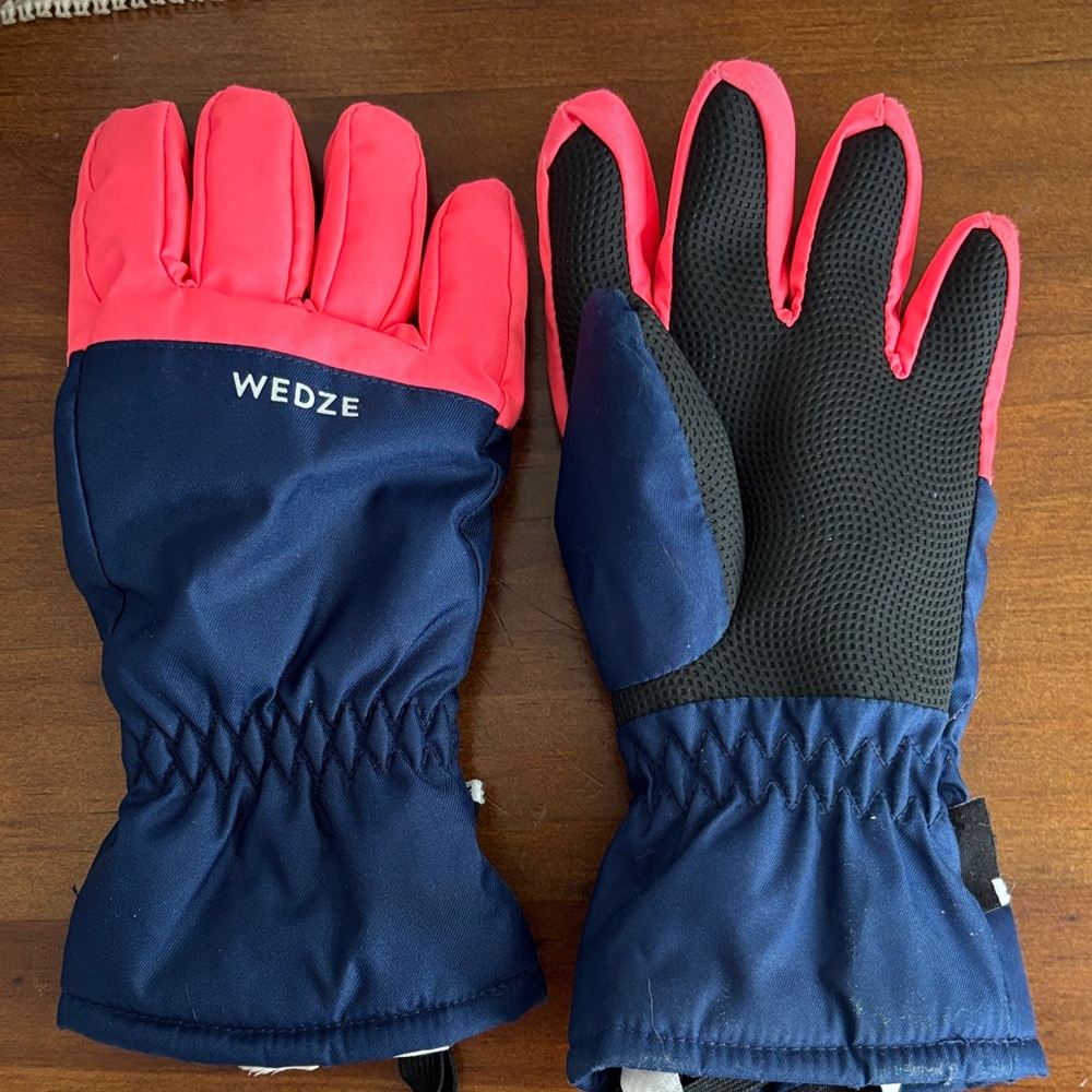 6T Decathlon Wedze Pink and Blue Winter Gloves